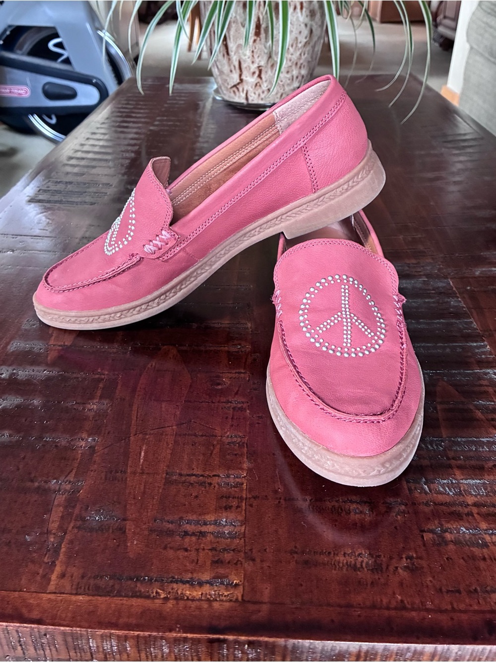 Lucky Brand Coral Peace Sign Slip-On Loafers